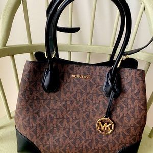 Michael Kors, Mercer Gallery tote, black/brown with detachable strap.
